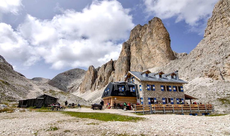 rifugio dolomiti ebike